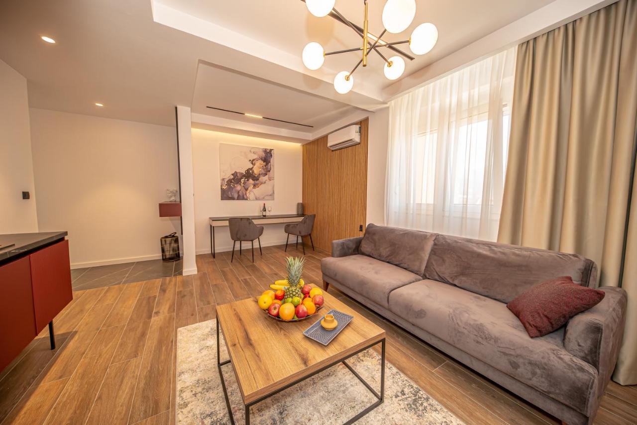 N&N Lux Guest House Bar Bagian luar foto